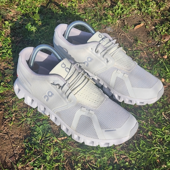 On Running Shoes - ON CLOUD 5 - Womens Athletic Shoes - SIZE 9